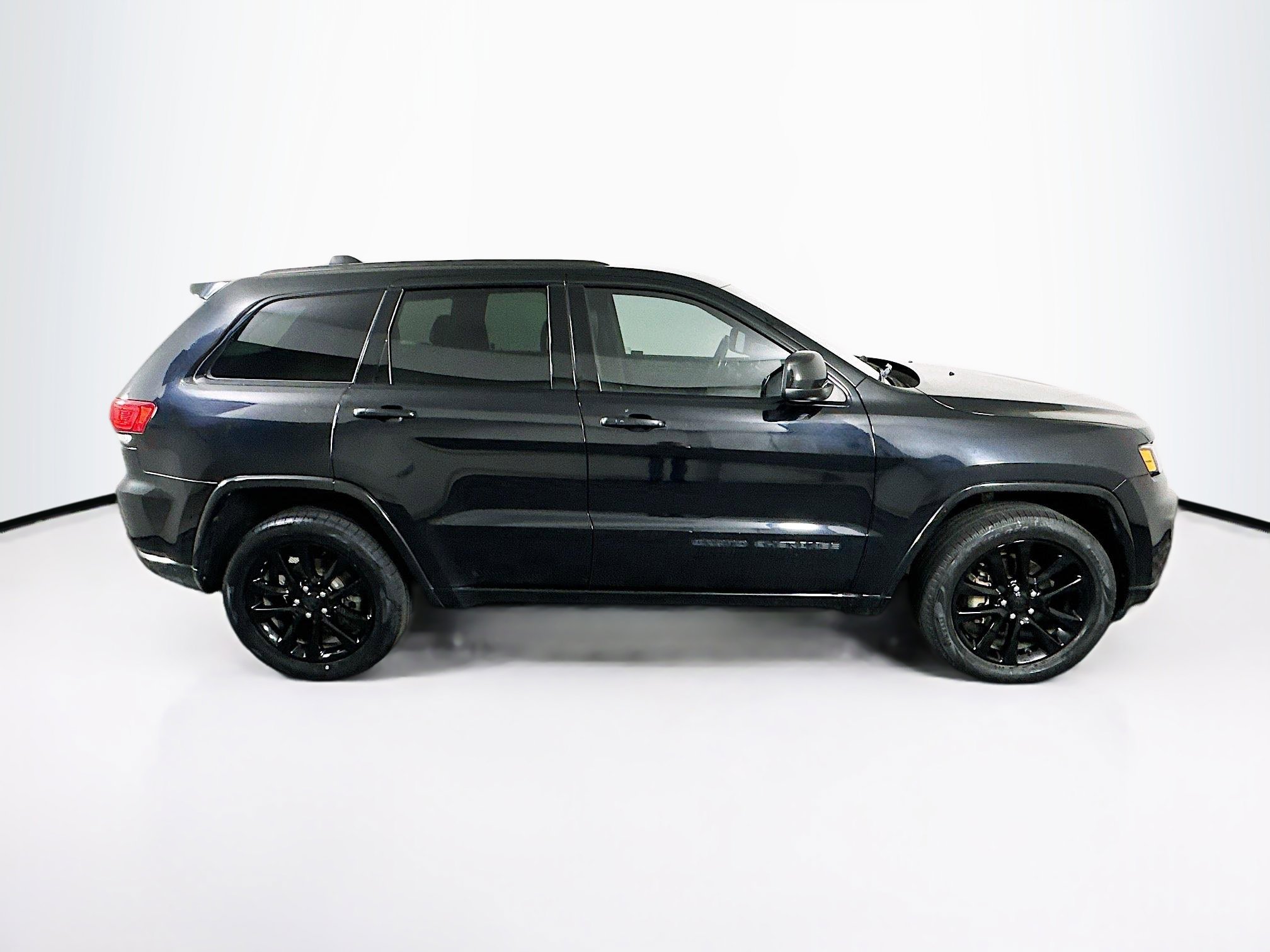 Used 2017 Jeep Grand Cherokee Altitude AWD/4WD image 10