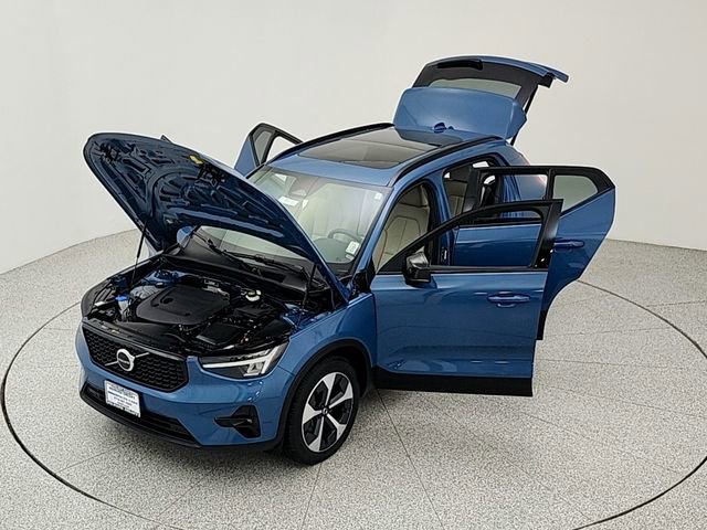 Certified 2023 Volvo XC40 B5 Plus w/ Climate Package AWD/4WD image 39