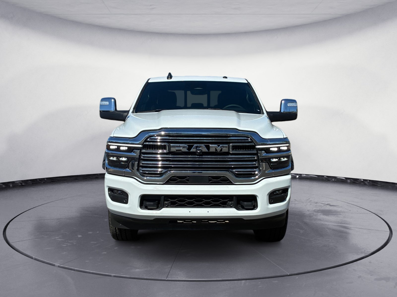 Used 2025 RAM 2500 Laramie AWD/4WD image 2