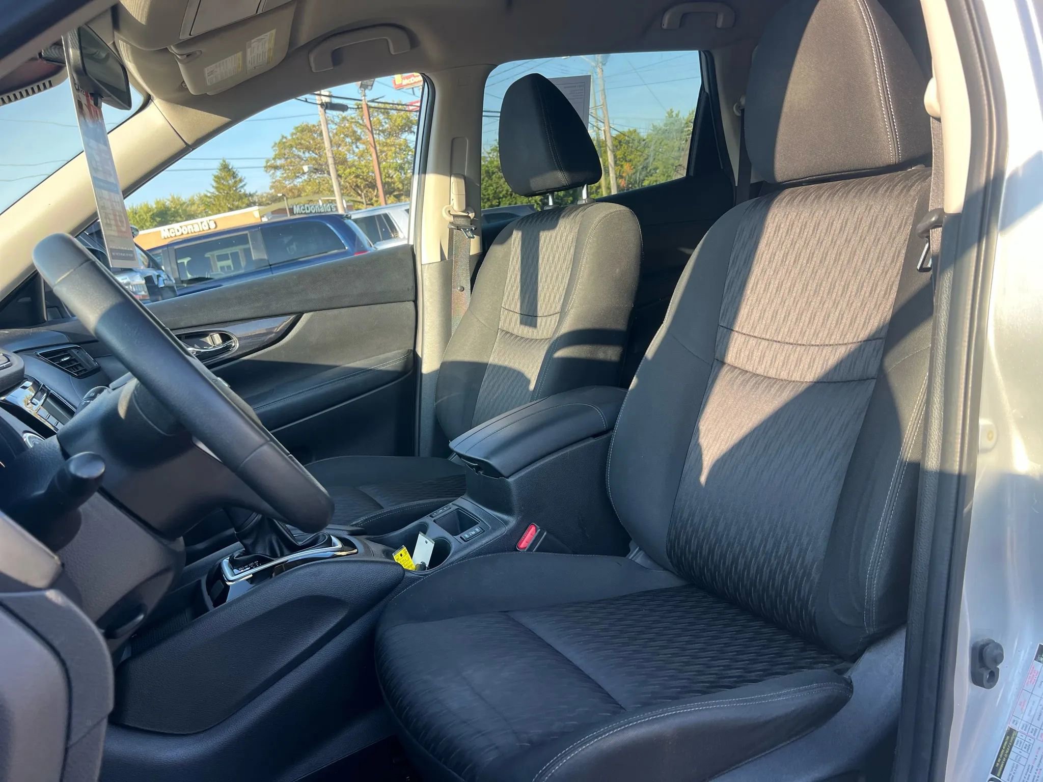 Used 2020 Nissan Rogue SV image 12