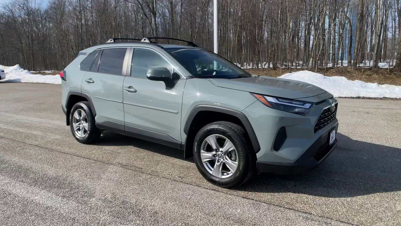 Used 2022 Toyota RAV4 XLE w/ Convenience Package image 3