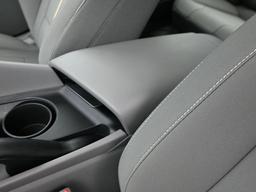 Certified 2025 Hyundai Elantra Sport image 31