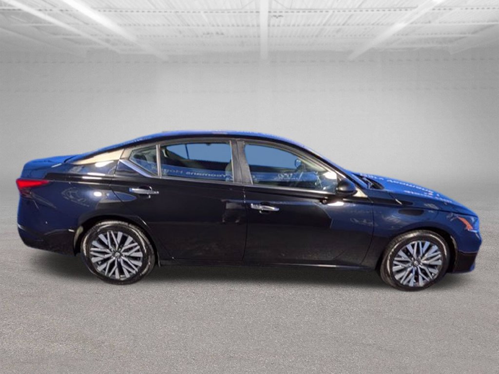 Used 2024 Nissan Altima 2.5 SV FWD image 4