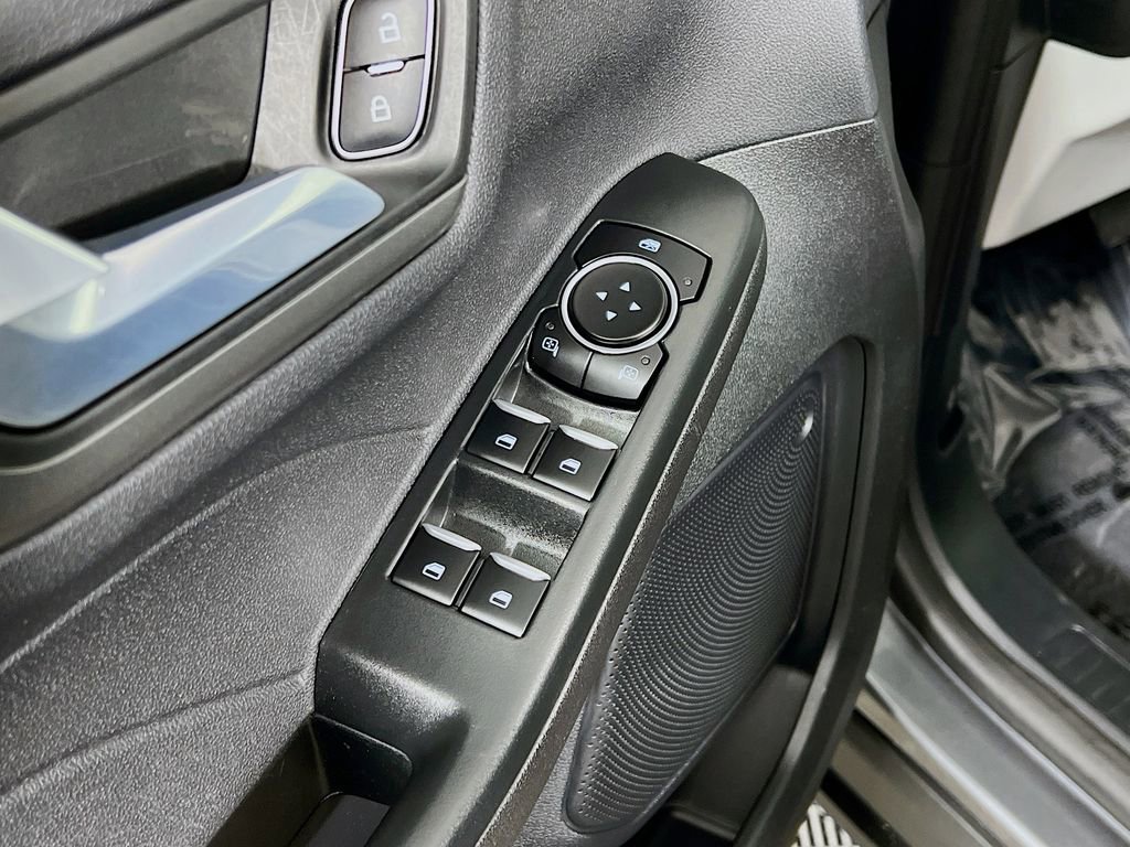 Used 2023 Ford Escape SE image 33