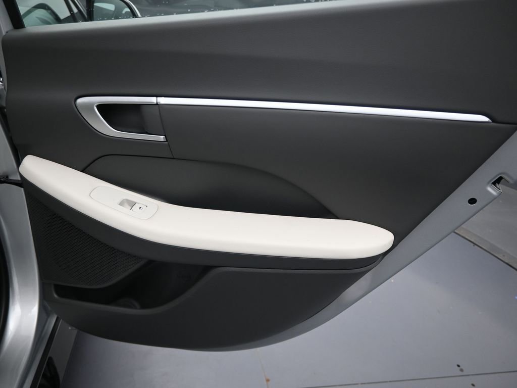 Used 2025 Hyundai Sonata SEL FWD image 28