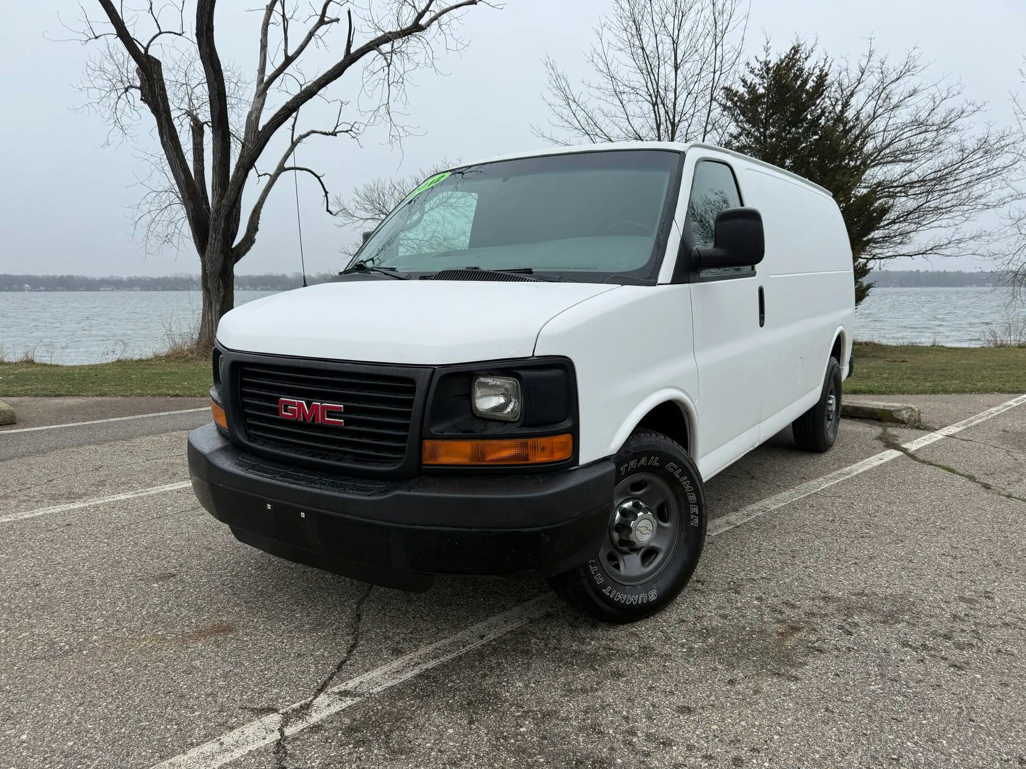 Used 2012 GMC Savana 2500 RWD image 1