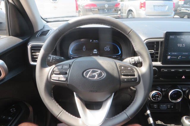 Used 2026 Hyundai Venue SEL FWD image 16