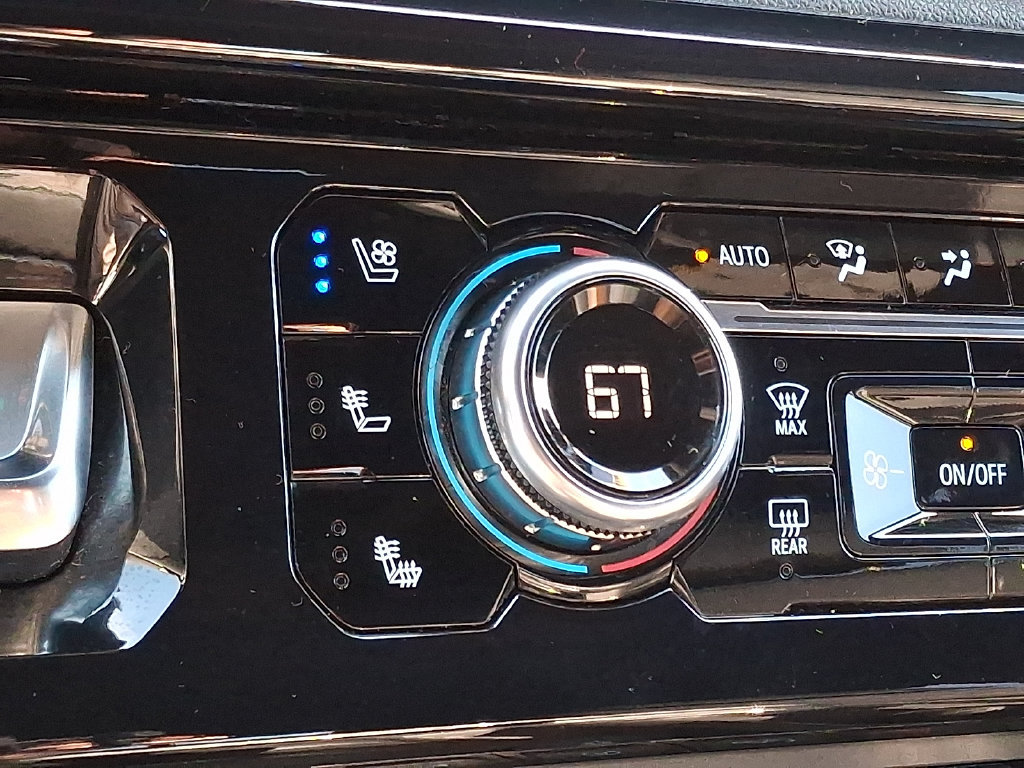 Certified 2023 GMC Sierra 1500 AT4 w/ AT4 Premium Package AWD/4WD image 23