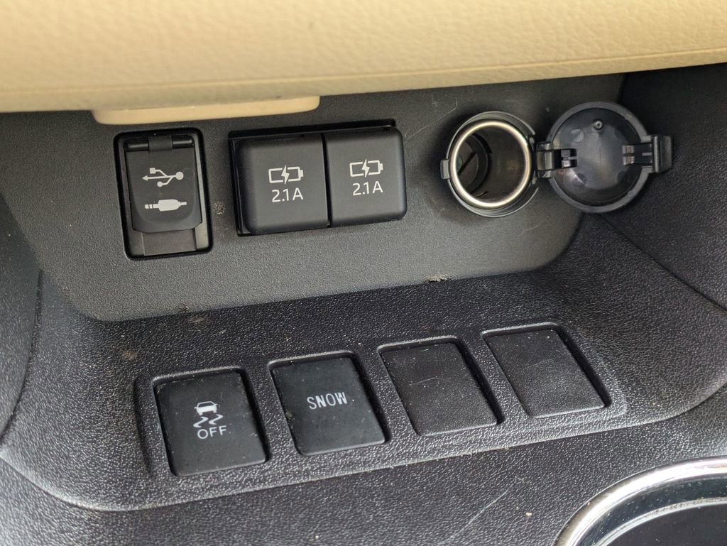 Used 2019 Toyota Highlander SE image 26