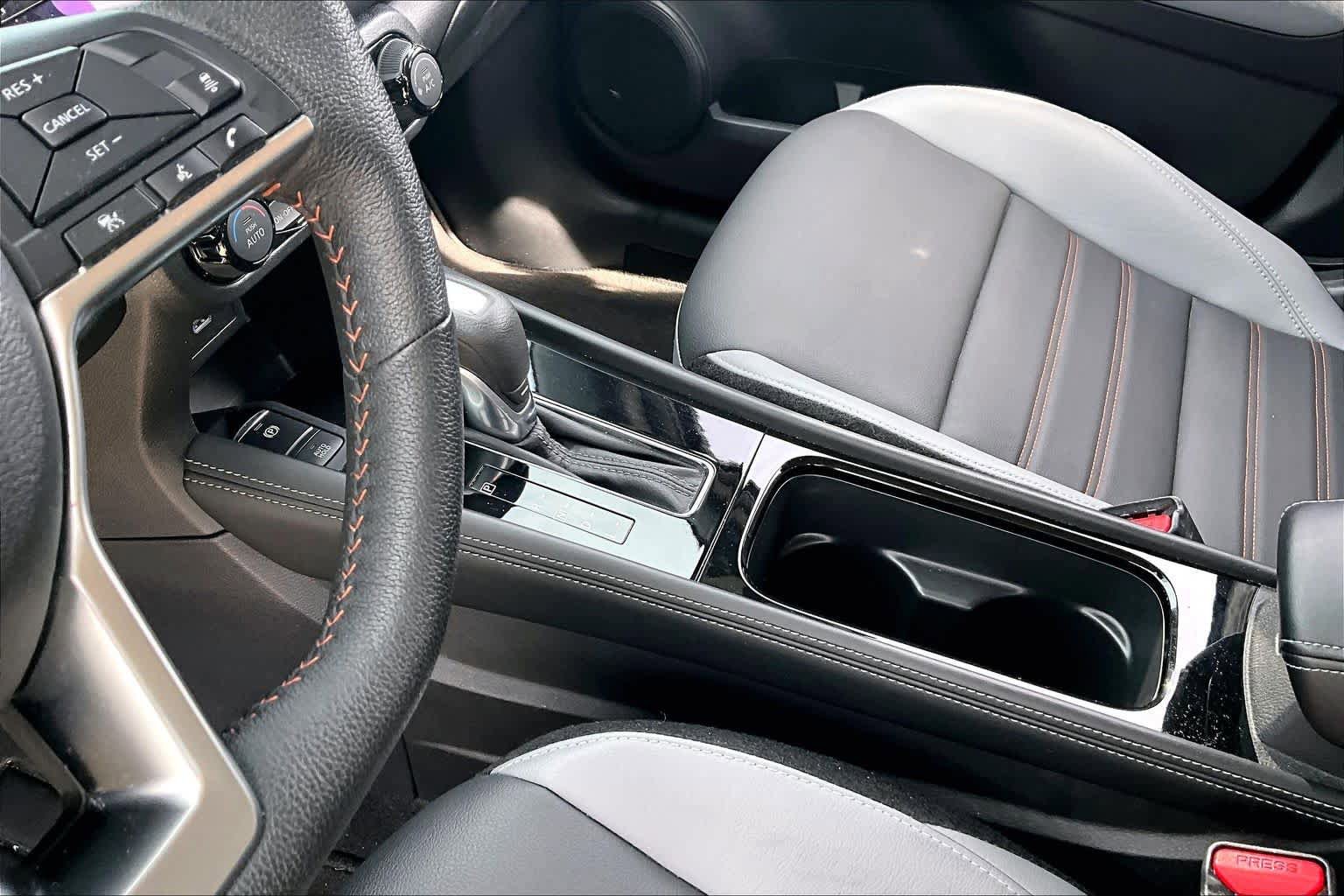 Certified 2023 Nissan Kicks SR w/ SR Premium Package FWD image 15