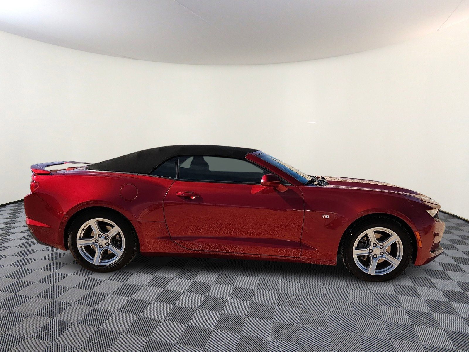 Used 2023 Chevrolet Camaro LT RWD image 5