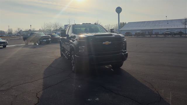 Used 2024 Chevrolet Silverado 2500 Custom w/ Custom Value Package image 3