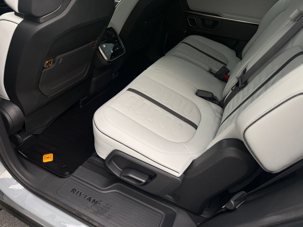 Used 2023 Rivian R1S Adventure AWD/4WD image 36