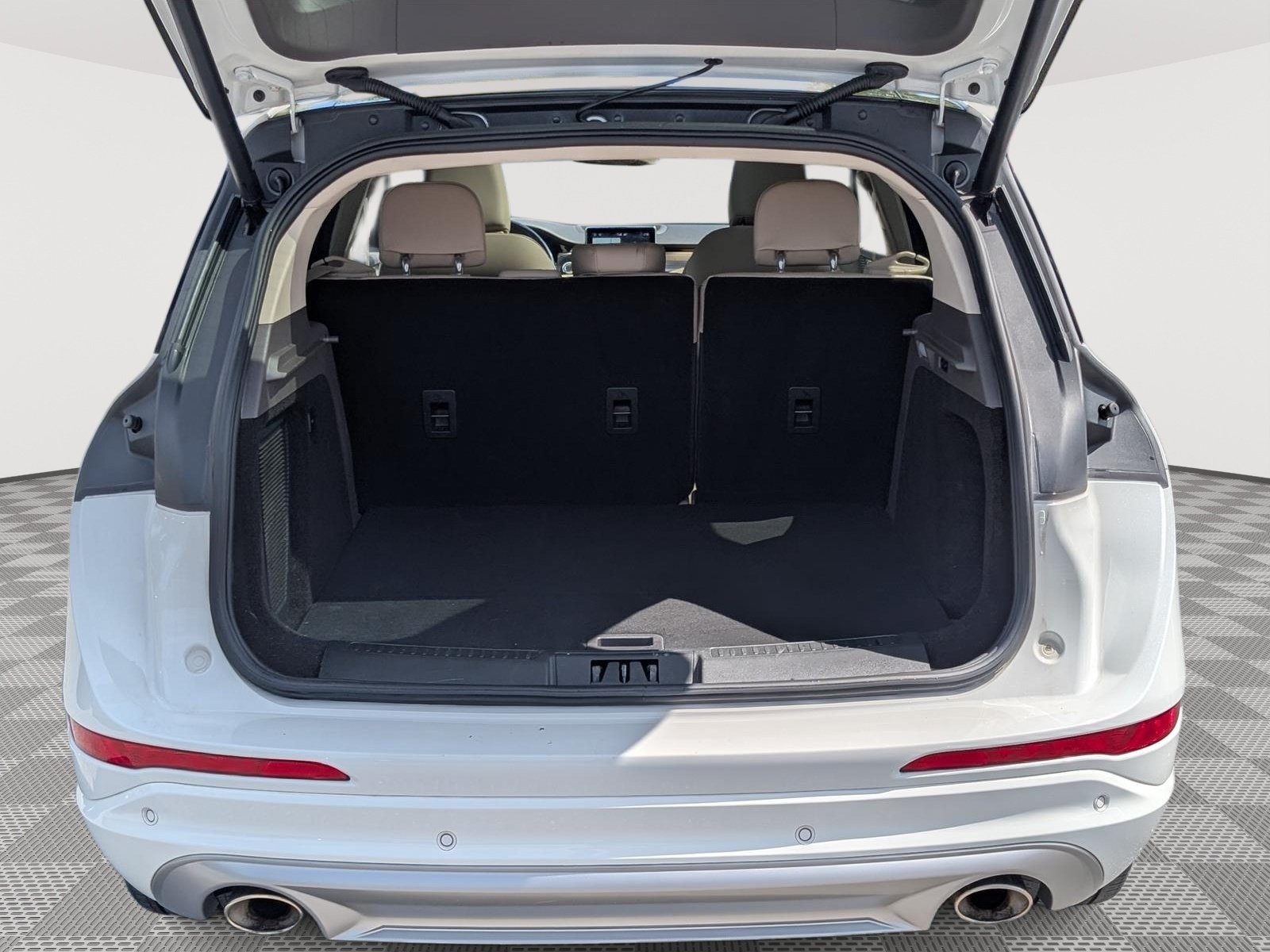 Used 2022 Lincoln Corsair AWD w/ Premium Package image 13