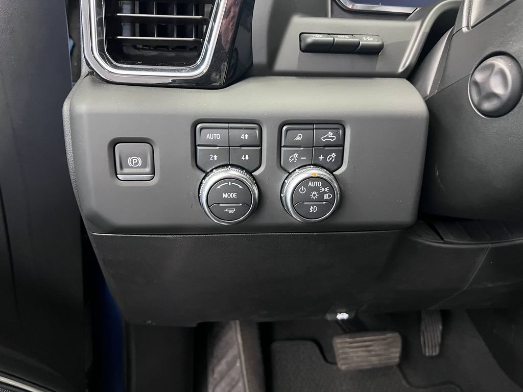 Used 2025 GMC Sierra 1500 Denali w/ Technology Package AWD/4WD image 28