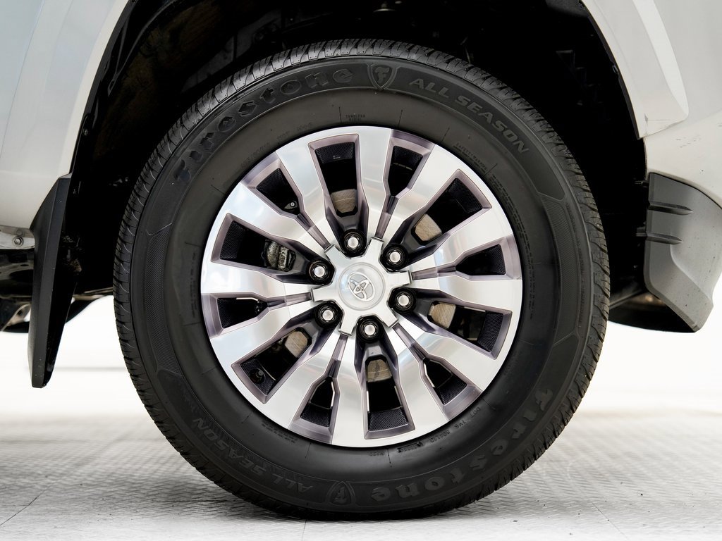 Used 2021 Toyota Tacoma Limited image 27