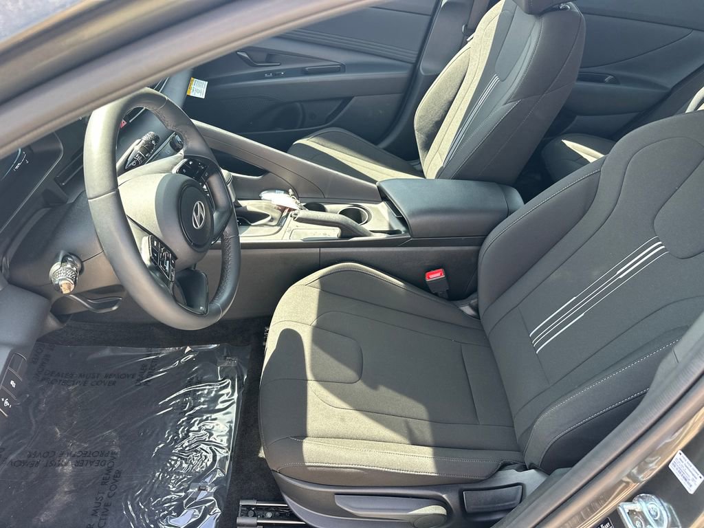 Used 2025 Hyundai Elantra Sport image 9