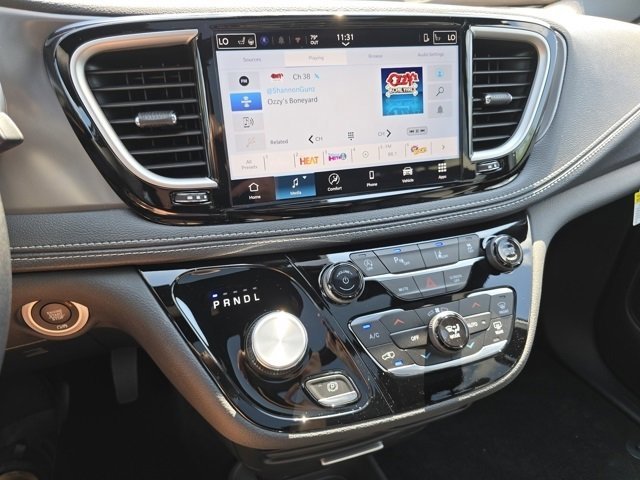 New 2026 Chrysler Pacifica Select image 33