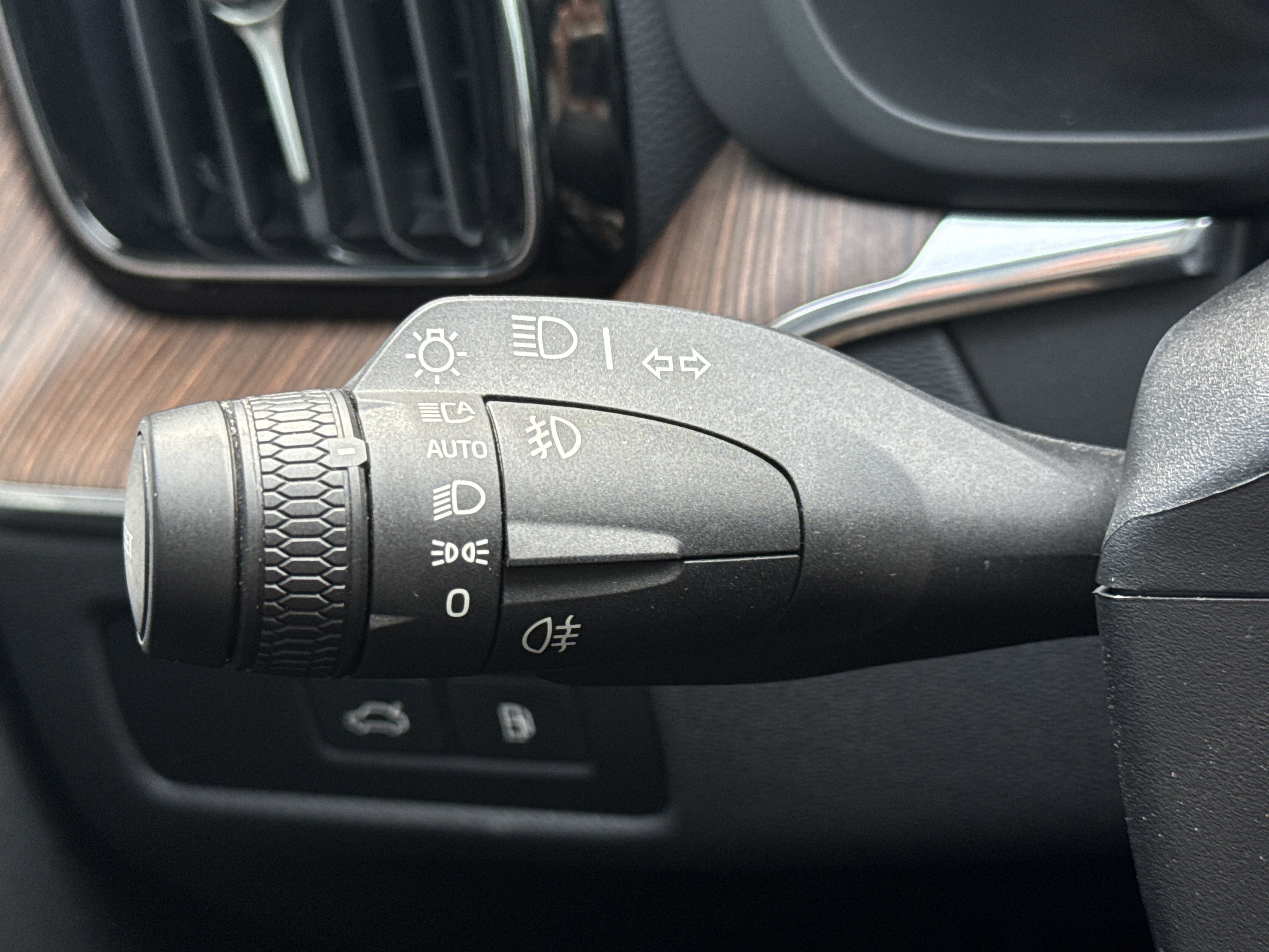 Used 2023 Volvo XC60 T8 Ultimate image 22