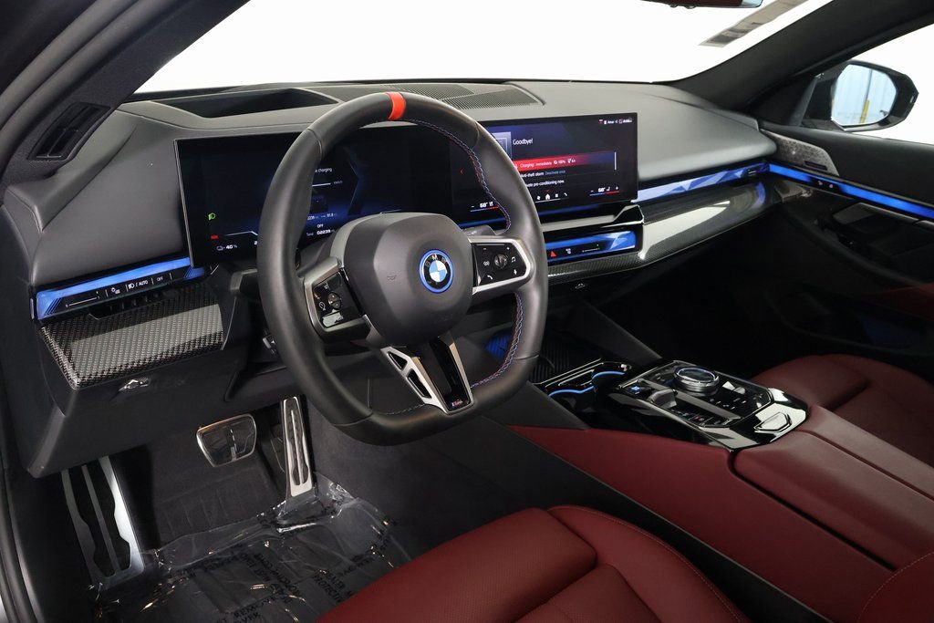 Used 2025 BMW i5 M60 w/ Premium Package image 7