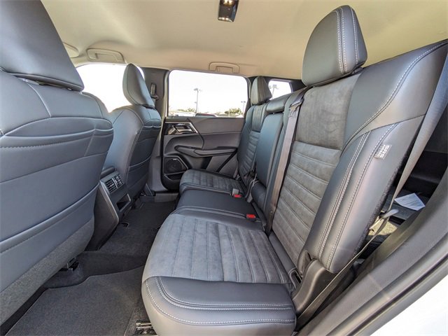 New 2025 Mitsubishi Outlander SE image 15