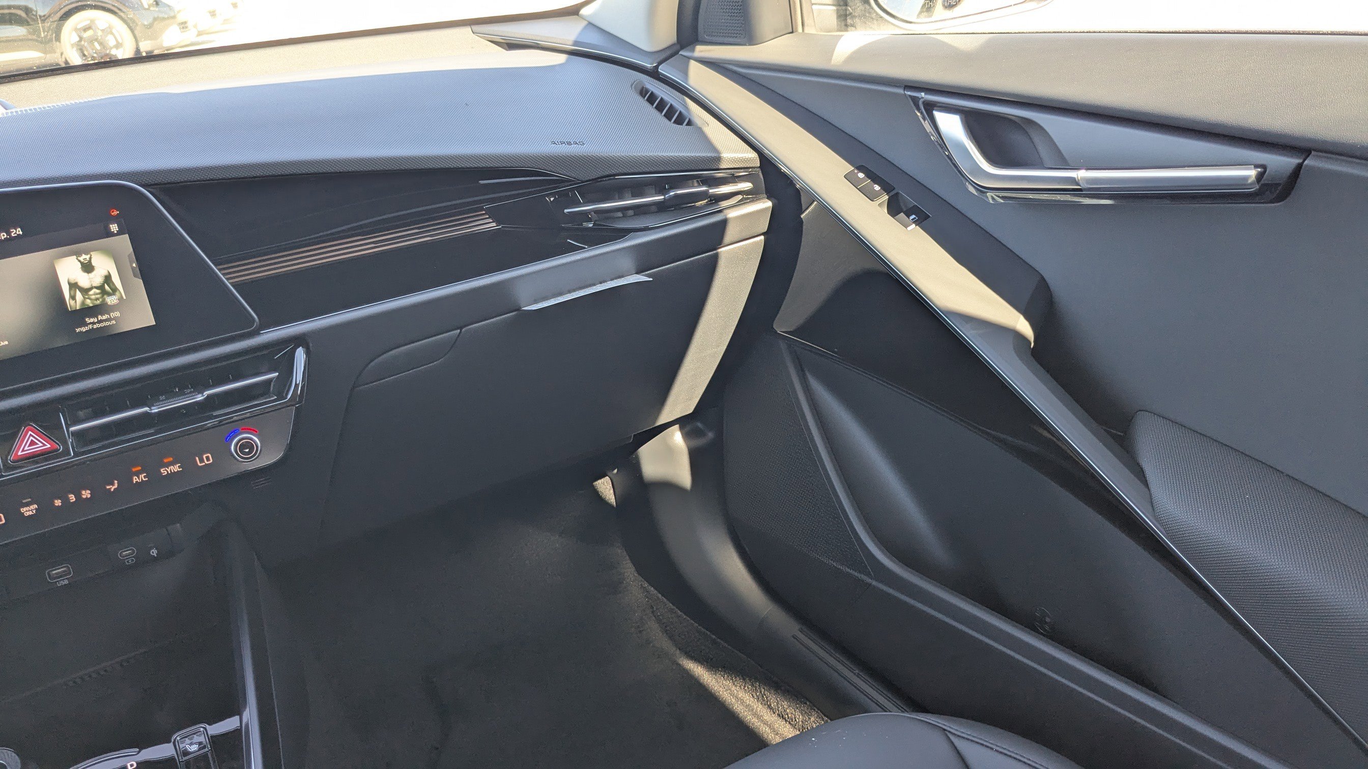 New 2025 Kia Niro EX w/ EX Cold Weather Package image 19