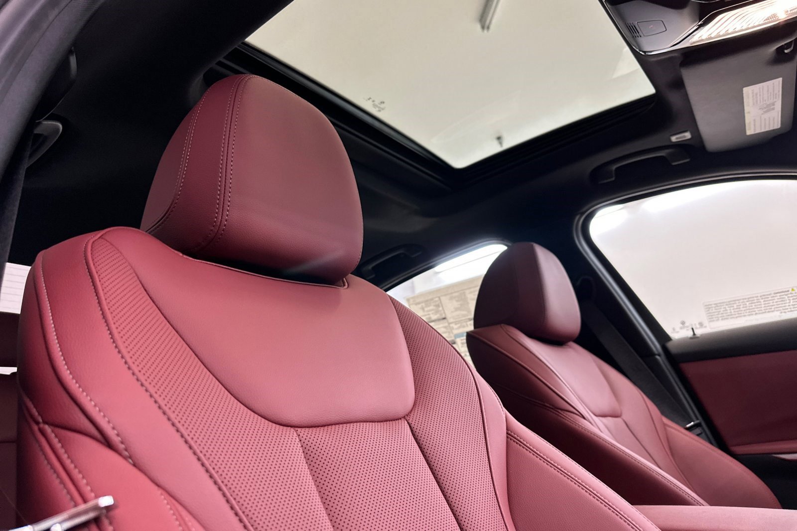 New 2026 BMW 330i Sedan w/ Convenience Package image 25