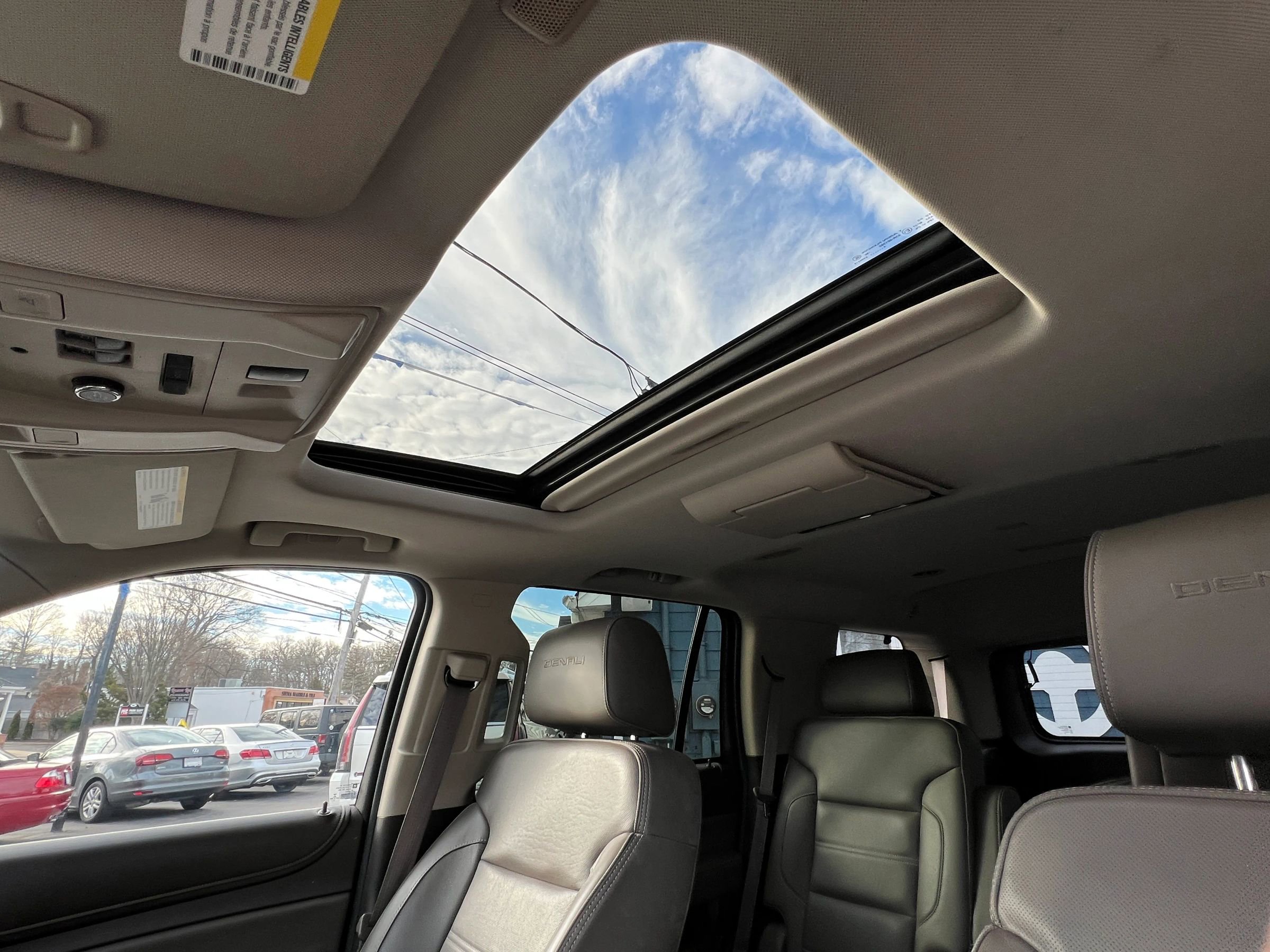 Used 2015 GMC Yukon Denali image 23
