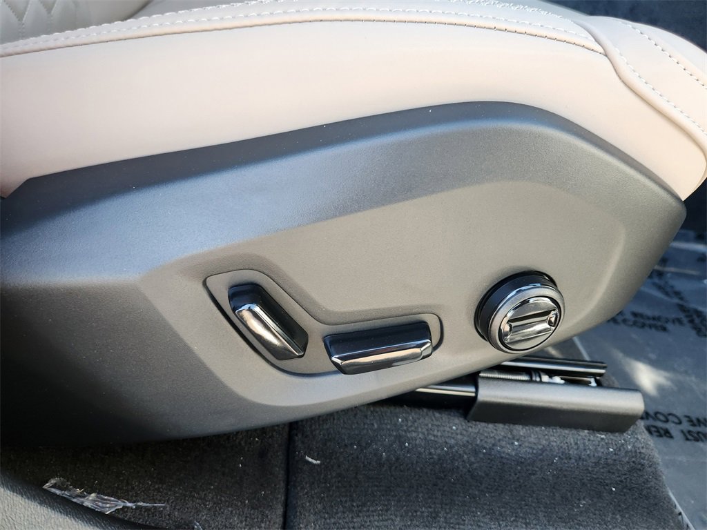 New 2026 Volvo XC60 B5 Plus w/ Protection Package Premier image 19