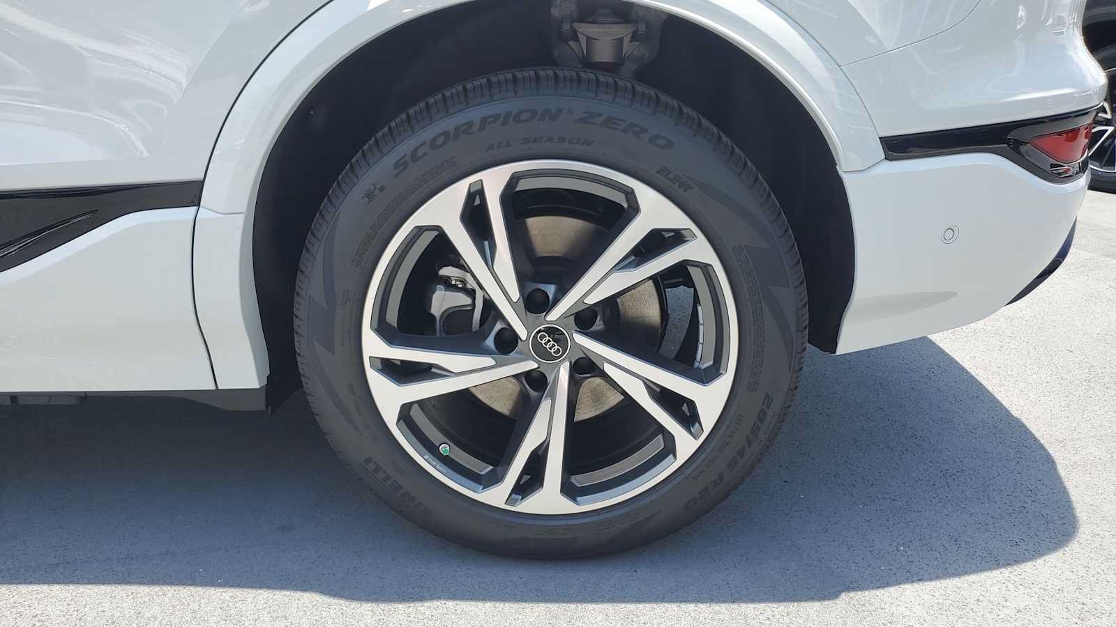 New 2027 Audi Q6 e-tron Premium Plus AWD/4WD image 13