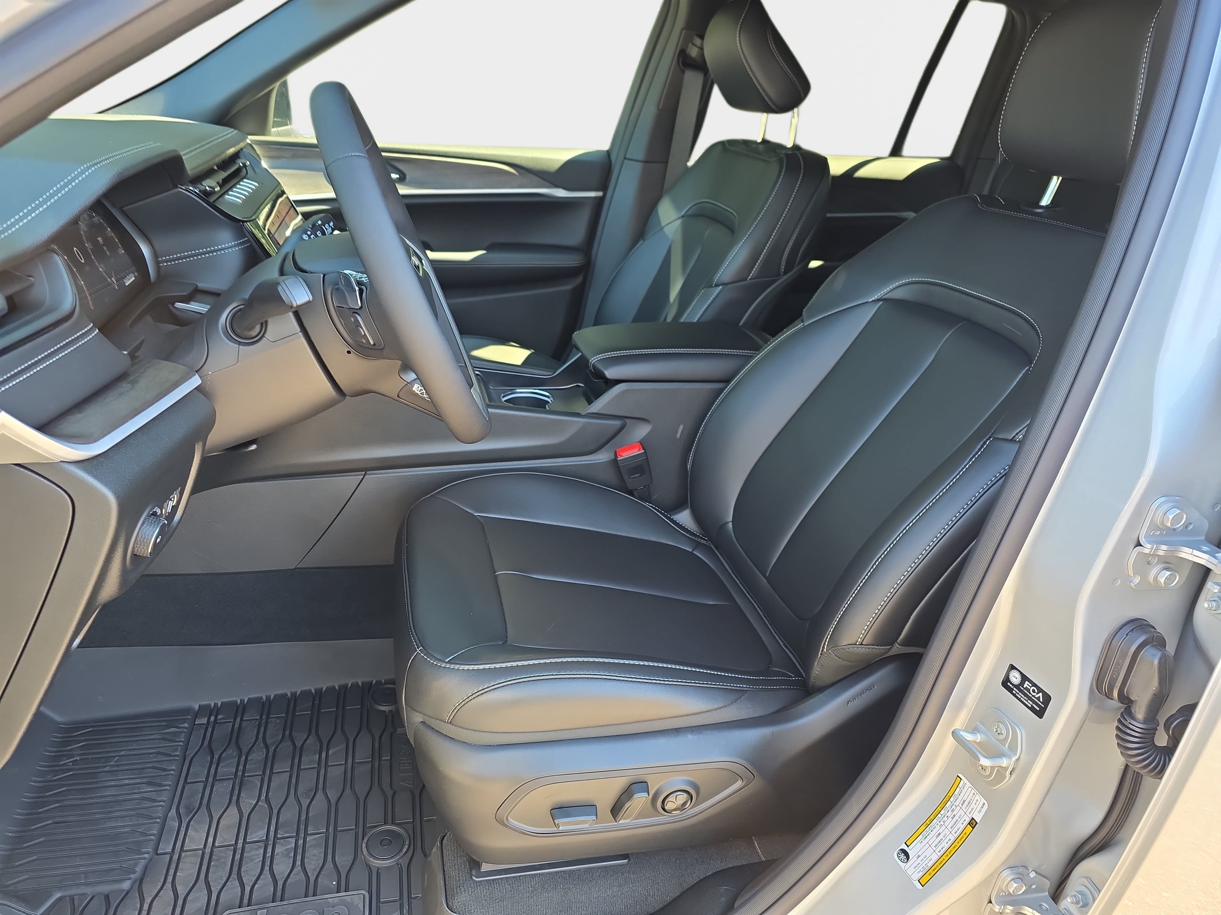 New 2026 Jeep Grand Cherokee Limited AWD/4WD image 13