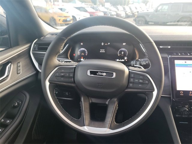 New 2025 Jeep Grand Cherokee Limited w/ Black Appearance Package image 24