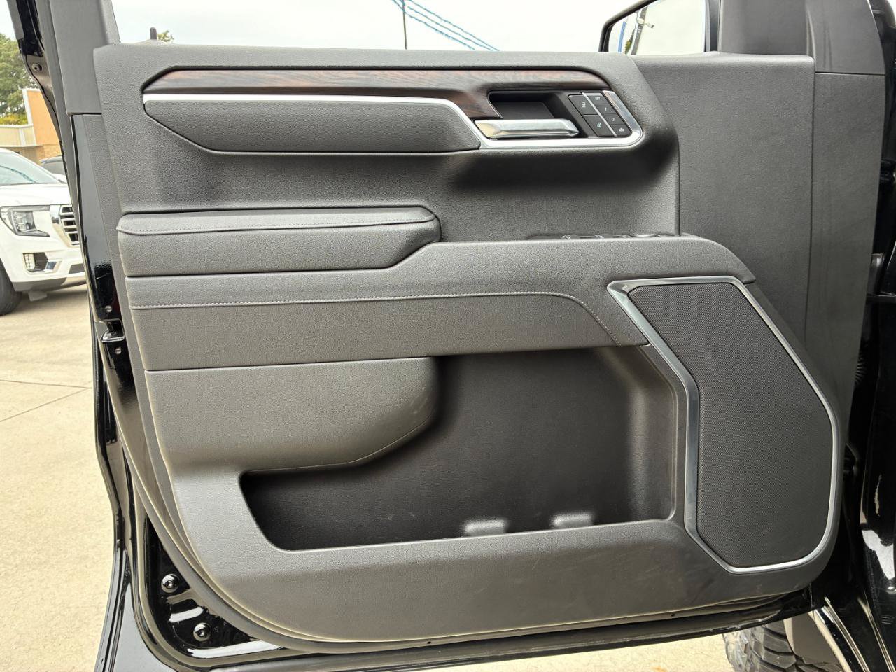 Used 2025 GMC Sierra 1500 SLT AWD/4WD image 8