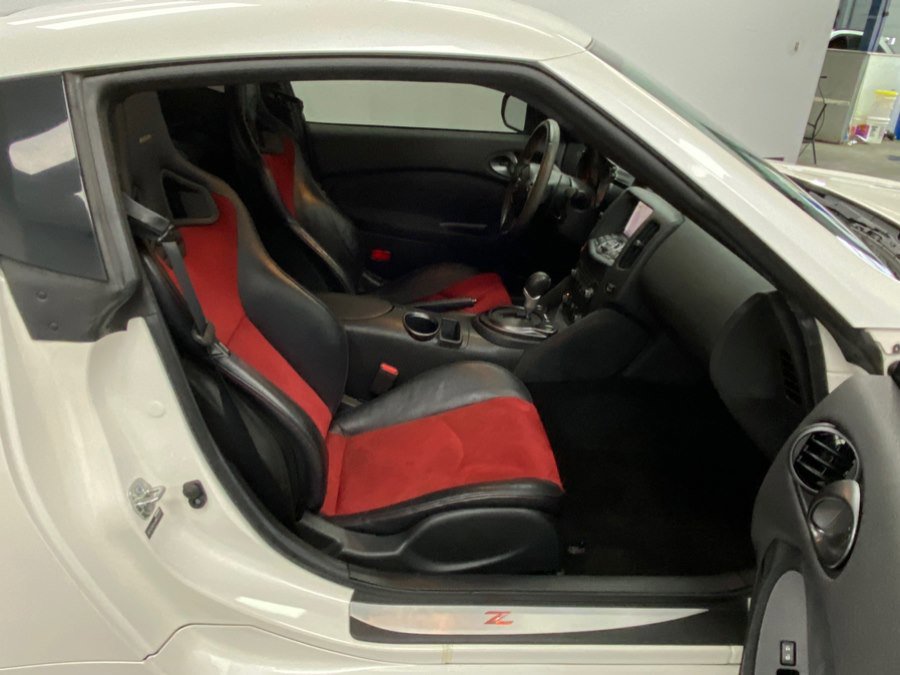 Used 2016 Nissan 370Z NISMO RWD image 22