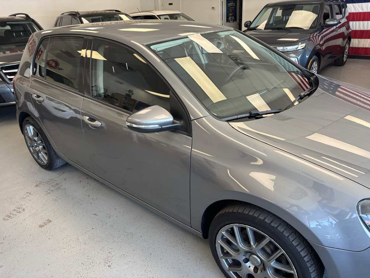 Used 2011 Volkswagen Golf 4-Door image 4