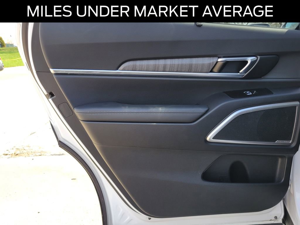 Used 2024 Kia Telluride EX w/ EX Captain's Chair Package image 15