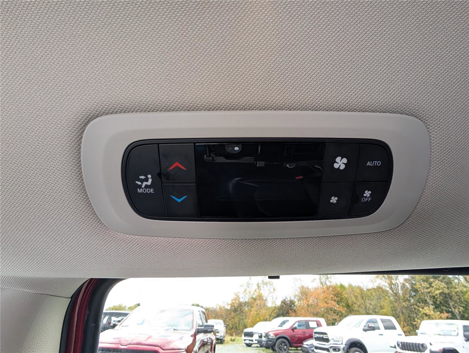 Used 2024 Chrysler Pacifica Touring-L image 16