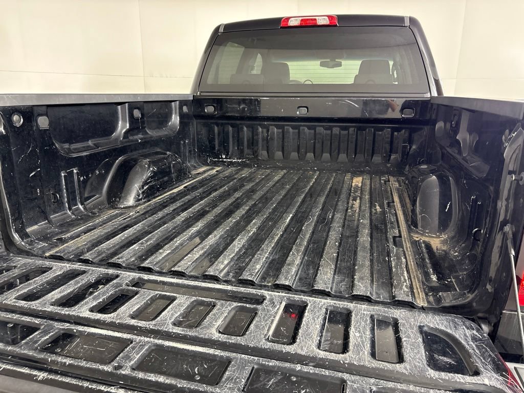 Certified 2018 Chevrolet Silverado 1500 Custom w/ Custom Value Package AWD/4WD image 15