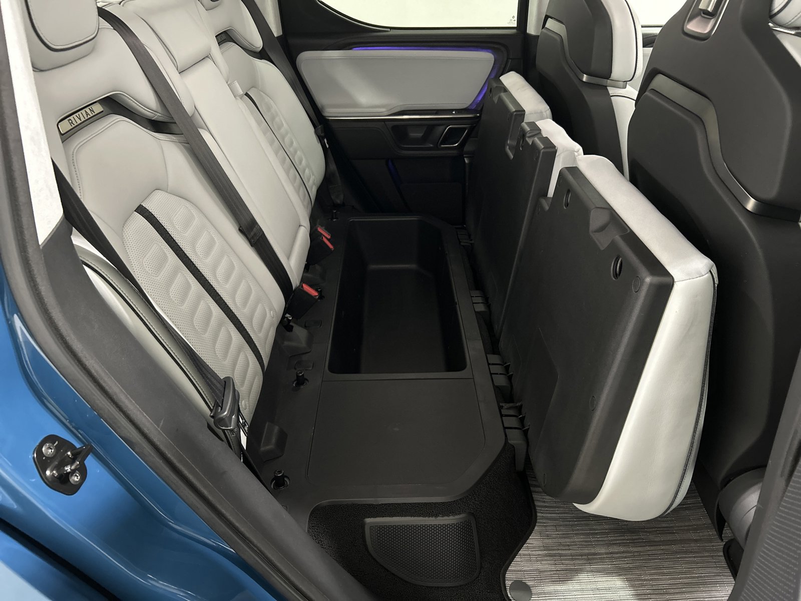 Used 2023 Rivian R1T Adventure image 24