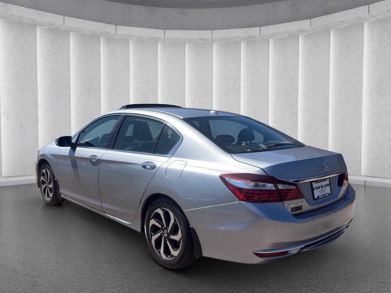 Used 2017 Honda Accord EX image 3