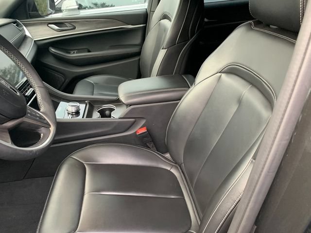 Certified 2024 Jeep Grand Cherokee L Limited AWD/4WD image 8
