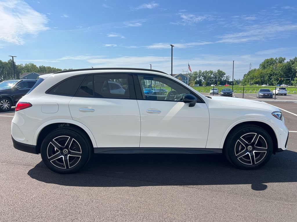 Used 2025 Mercedes-Benz GLC 300 4MATIC w/ AMG Line image 9