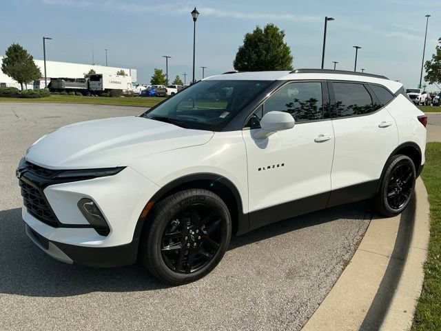 Used 2024 Chevrolet Blazer LT w/ Convenience Package FWD image 3