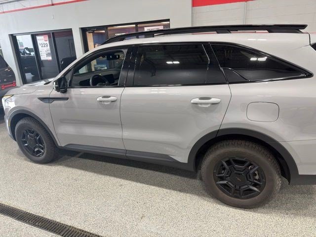 Used 2025 Kia Sorento SX Prestige AWD/4WD image 4
