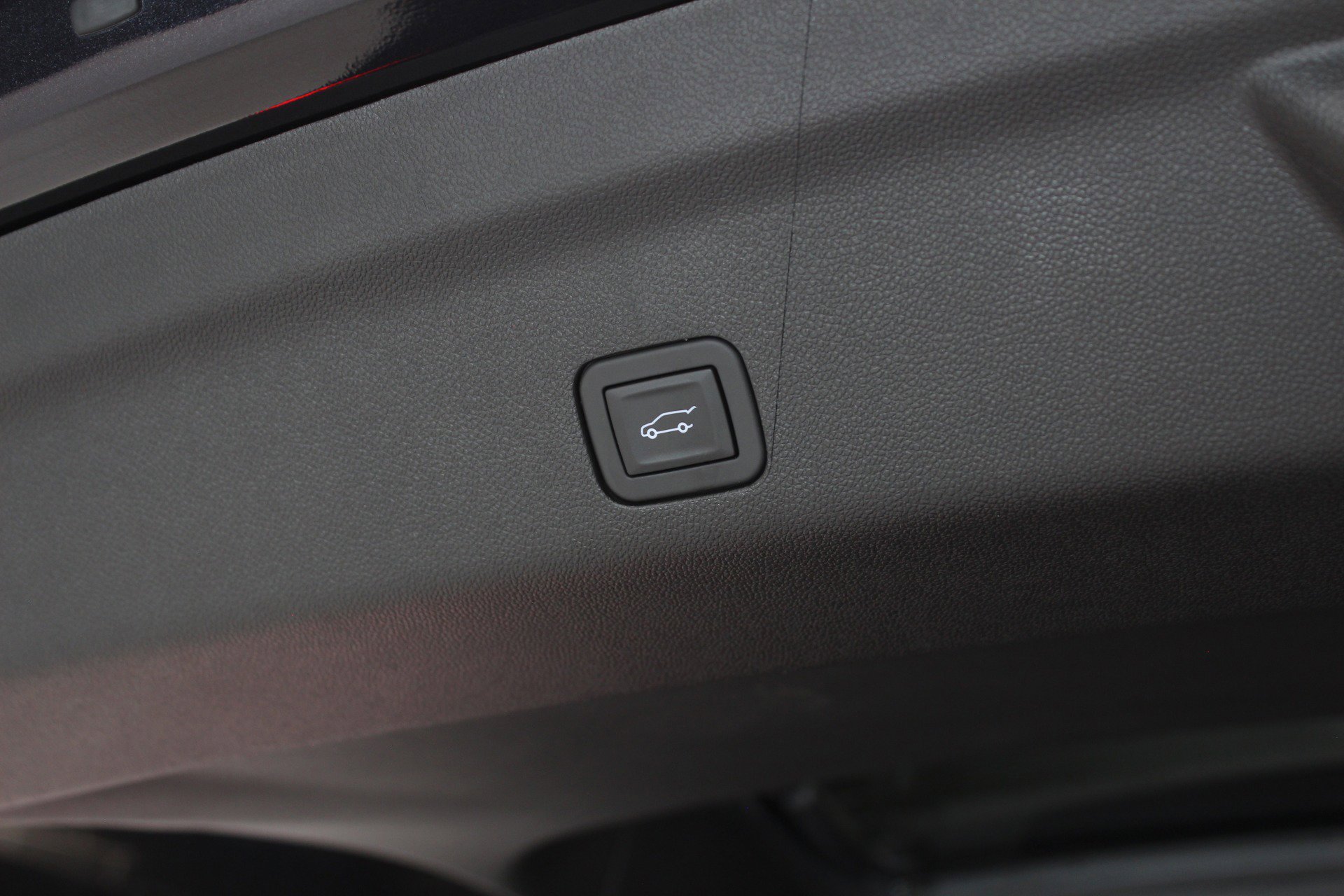 Used 2025 GMC Yukon Denali Ultimate w/ LPO, Floor Liner Package AWD/4WD image 92