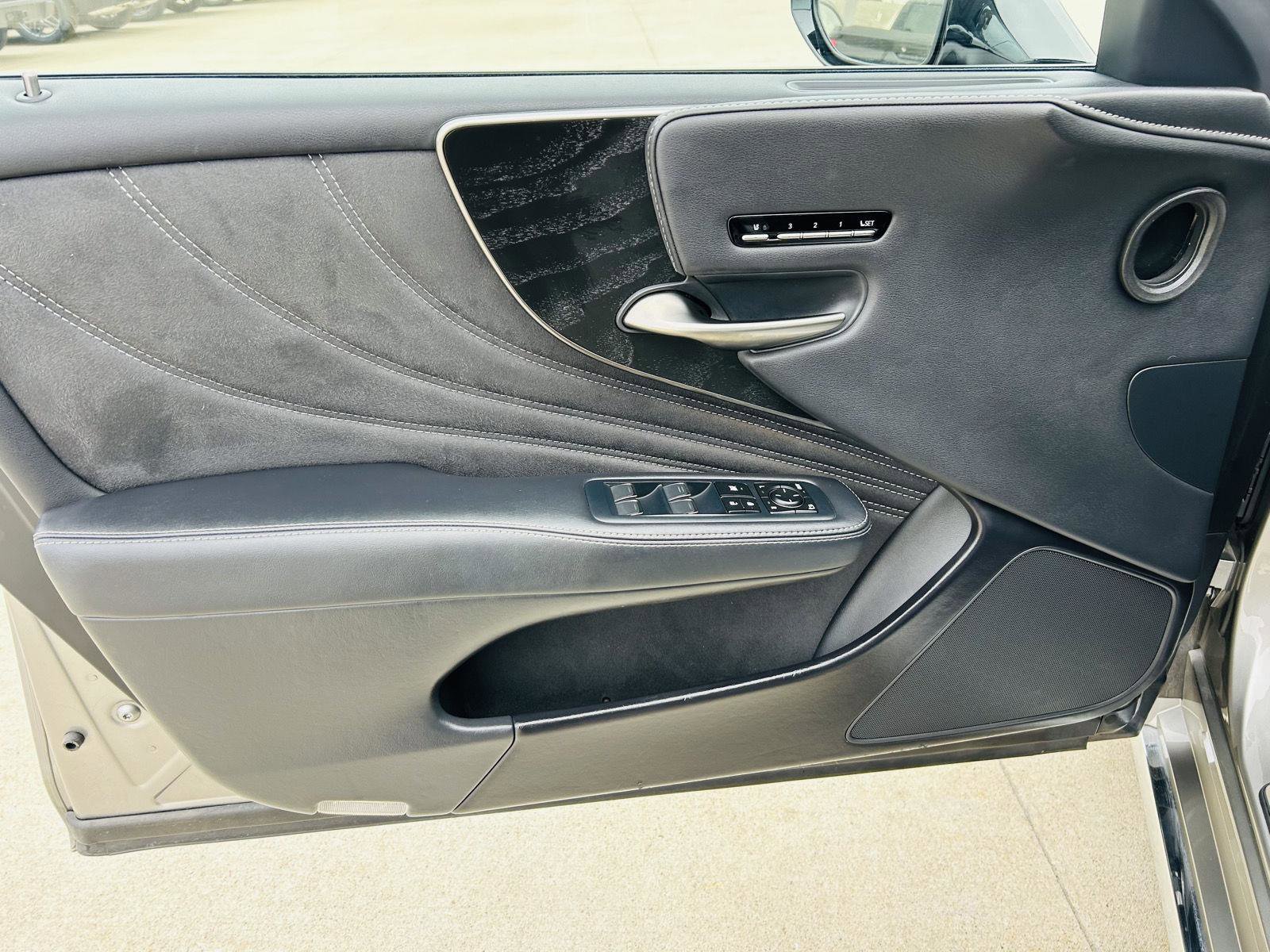 Used 2022 Lexus LS 500 AWD w/ Accessory Package (Z1) image 14