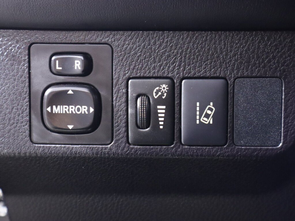 Used 2017 Toyota RAV4 SE AWD/4WD image 10