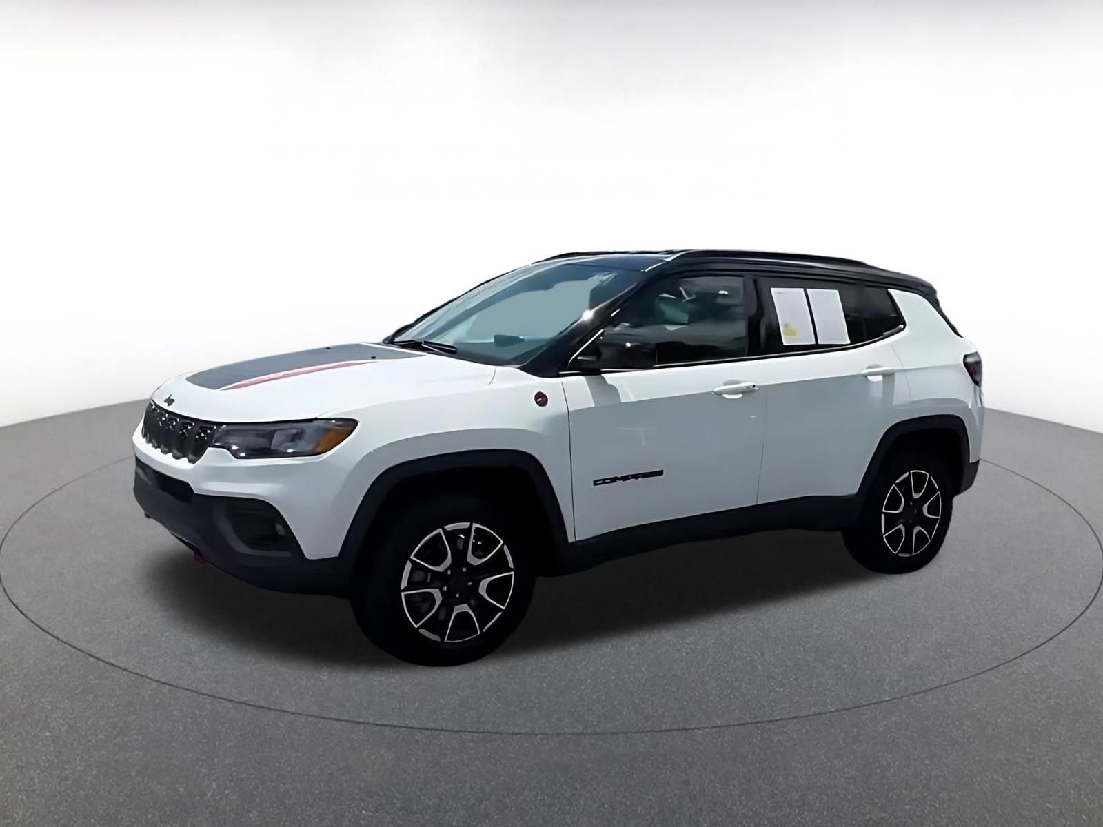 Used 2025 Jeep Compass Trailhawk AWD/4WD image 4