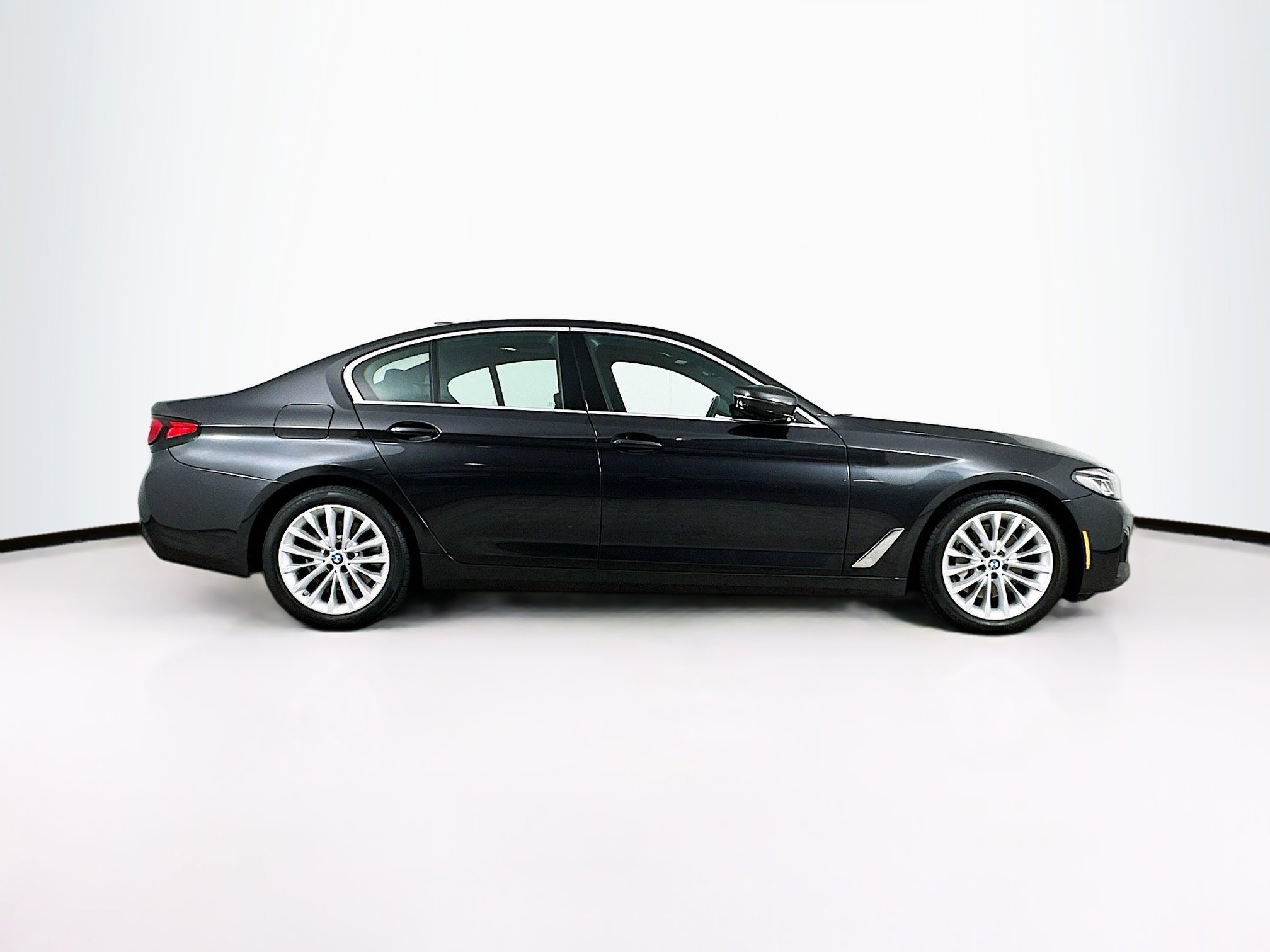 Used 2023 BMW 530i xDrive w/ Premium Package image 10