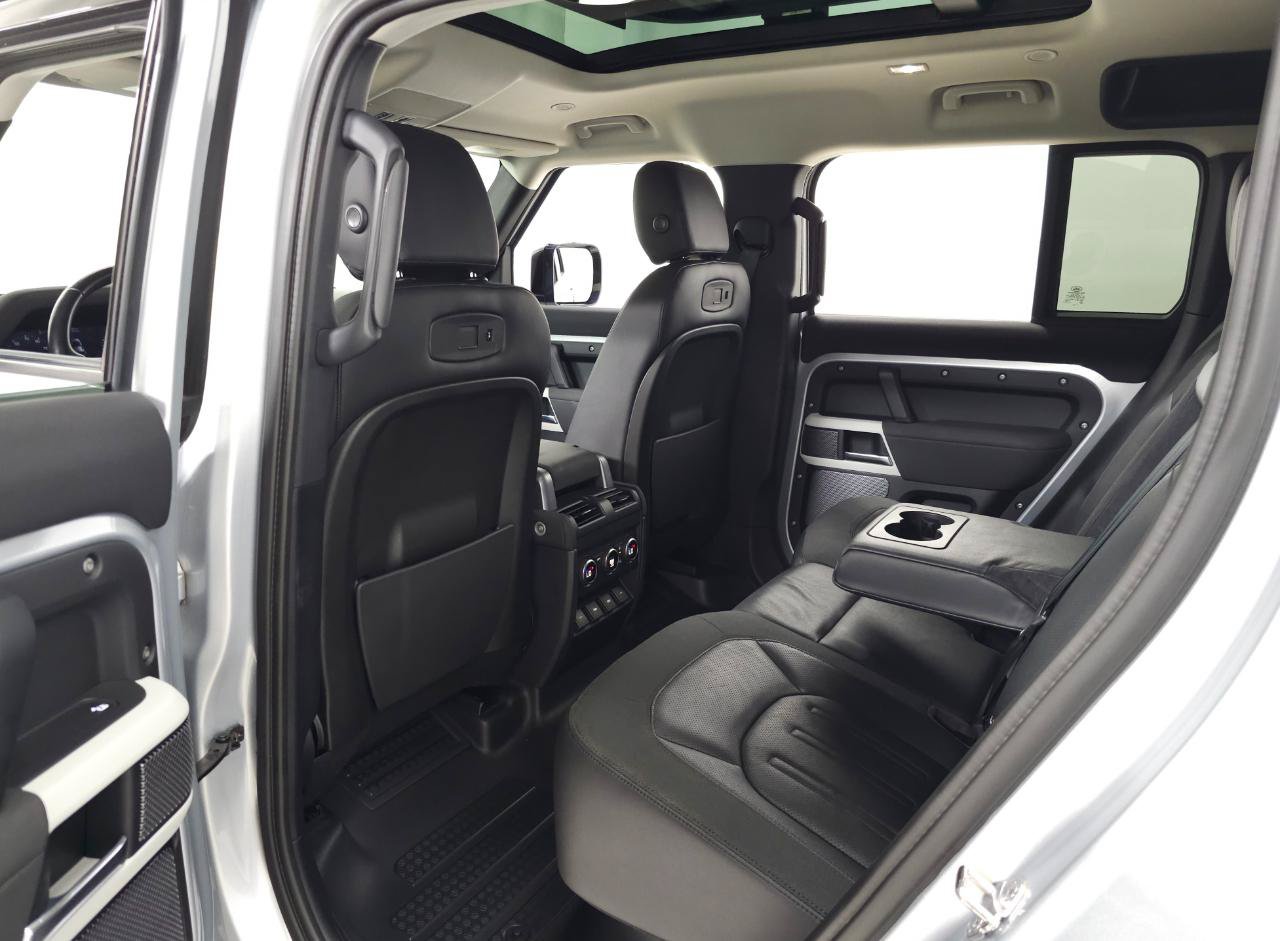 Used 2020 Land Rover Defender 110 First Edition AWD/4WD image 37